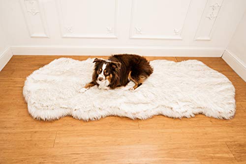 Treat A Dog Puprug Runner Faux Fur Memory Foam Orthopedic Dog Bed, Pressure-Relieving Memory Foam, Minimize Joint Pain and Improve A Dog’s Health and Mobility (Curve White)