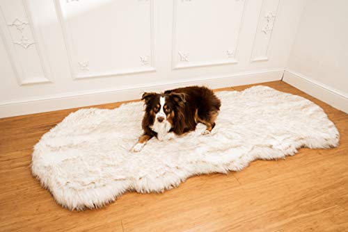 Treat A Dog Puprug Runner Faux Fur Memory Foam Orthopedic Dog Bed, Pressure-Relieving Memory Foam, Minimize Joint Pain and Improve A Dog’s Health and Mobility (Curve White)