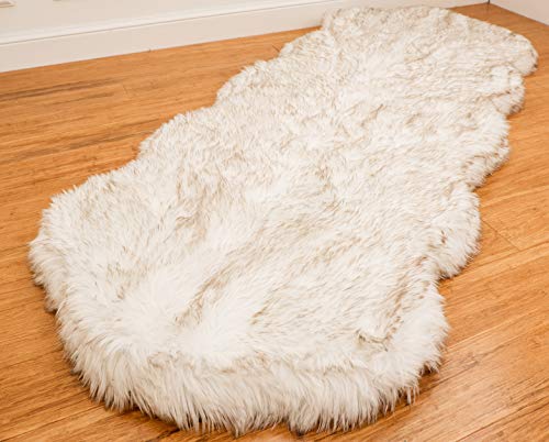 Treat A Dog Puprug Runner Faux Fur Memory Foam Orthopedic Dog Bed, Pressure-Relieving Memory Foam, Minimize Joint Pain and Improve A Dog’s Health and Mobility (Curve White)