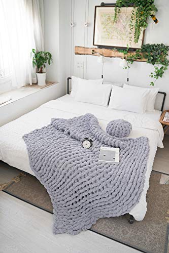 la Reine Chunky Knit Blanket Chenille - Bundle with Knitted Throw Pillow - Bulky, Soft, Fluffy, Oversized Cable Braided Hand Knotted Throw for Sofa, Gift for Her (Light Grey, 50"x60")