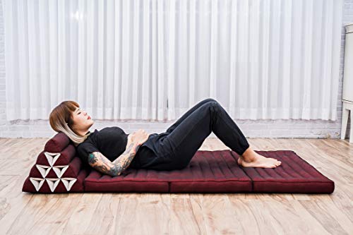 Leewadee 3-Fold Mat XXL with Triangle Cushion – Firm TV Pillow, Foldable Mattress with Cushion Made of Eco-Friendly Kapok, 67 x 31 inches, red