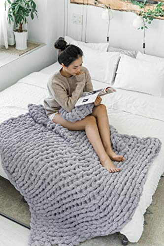 la Reine Chunky Knit Blanket Chenille - Bundle with Knitted Throw Pillow - Bulky, Soft, Fluffy, Oversized Cable Braided Hand Knotted Throw for Sofa, Gift for Her (Light Grey, 50"x60")